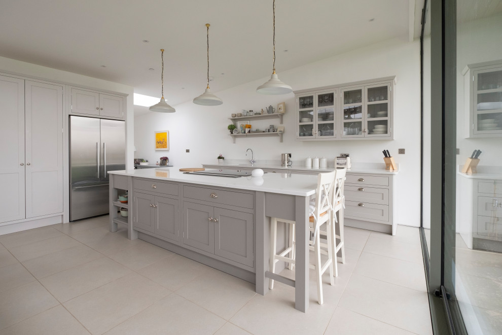 Photo of a medium sized modern kitchen.