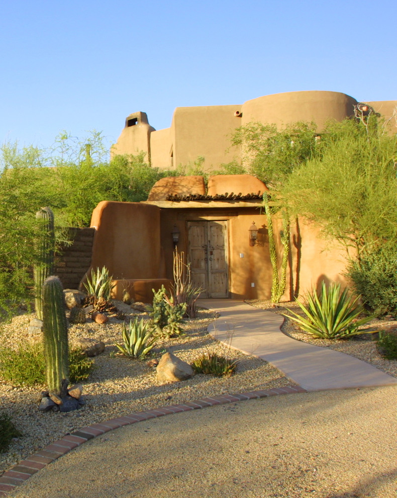 Example of a mountain style entryway design in Phoenix