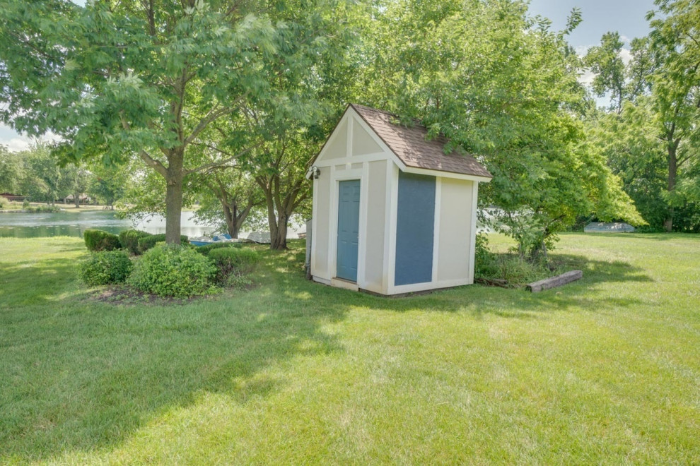 Lakefront Lodge