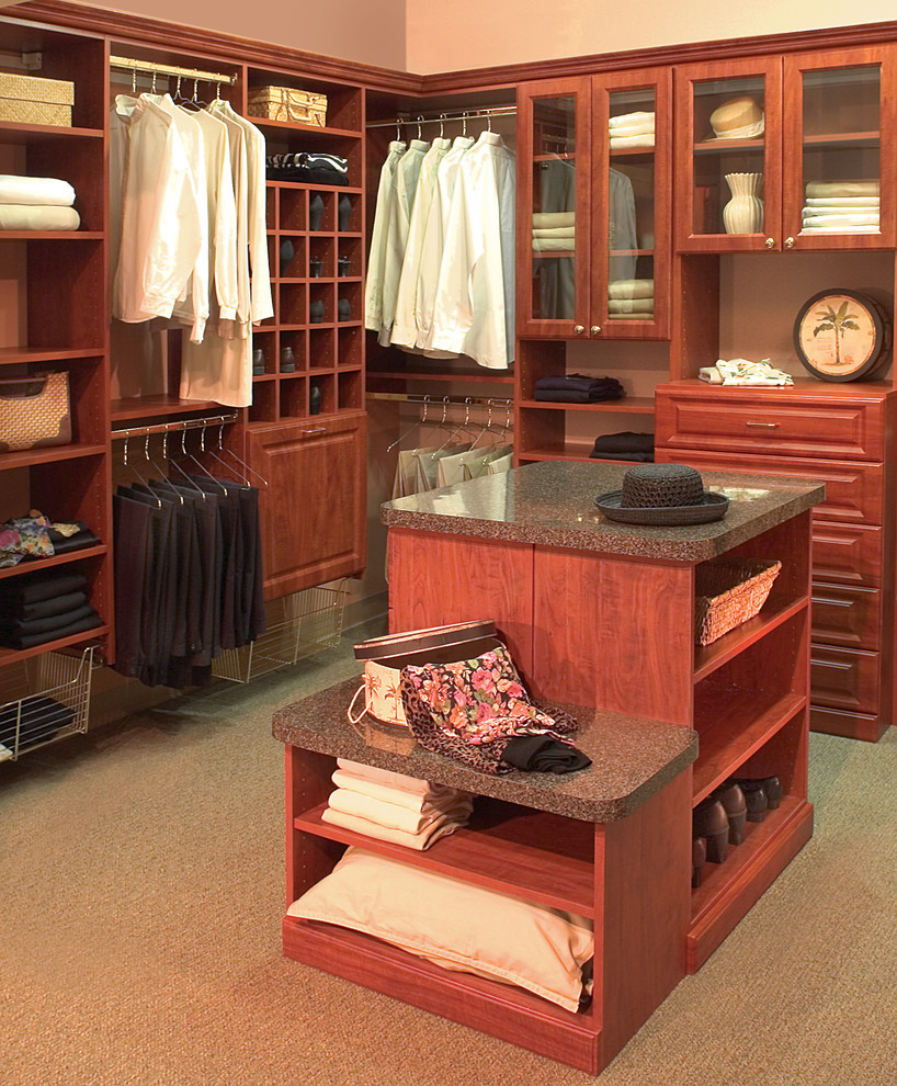 Inspiration for a traditional storage and wardrobe in New York.