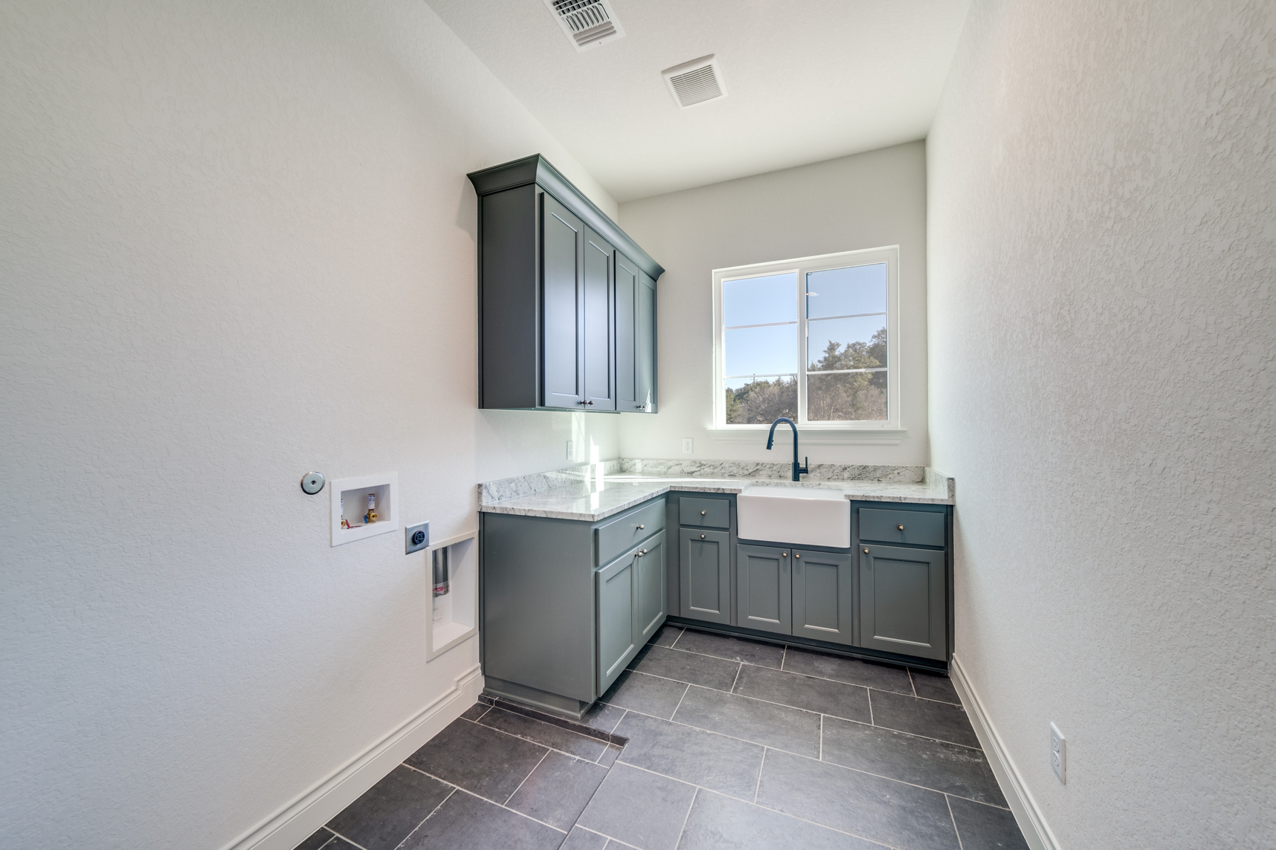 Spanish: 3,430 ft², 4 BR/3.5 BA/1 ST