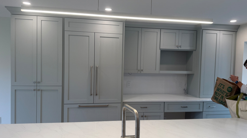 Transitional home design photo in Boston