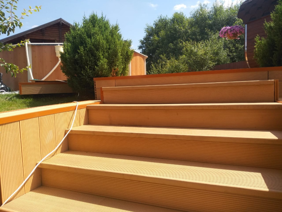 Террасная доска в лаунж-зоне у бассейна на объекте в ДНТ Бородино