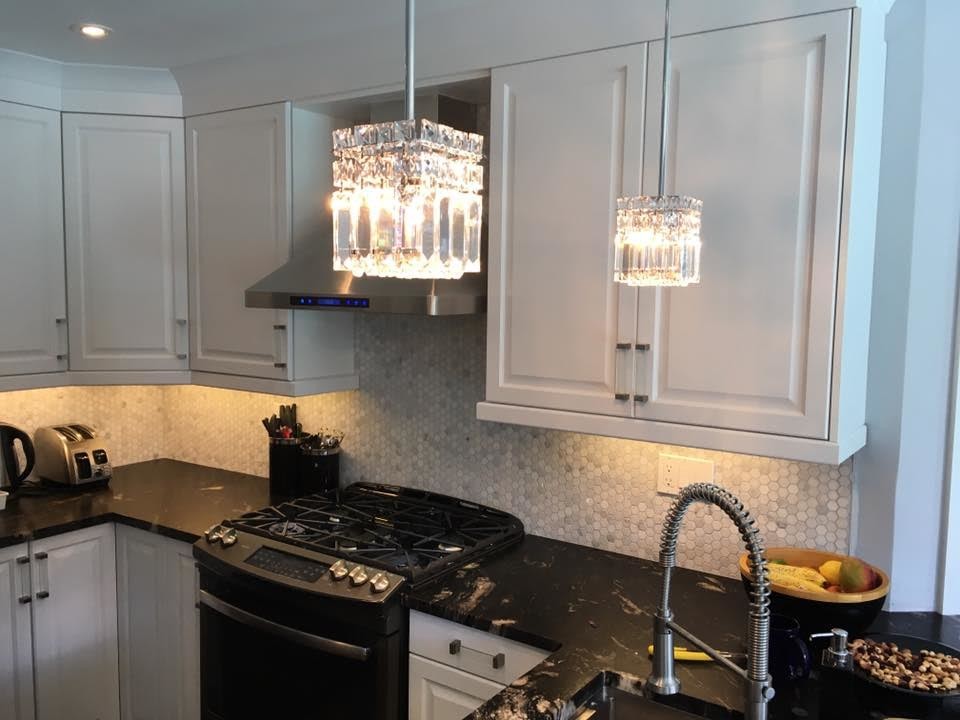 Inspiration for a contemporary kitchen remodel in Toronto