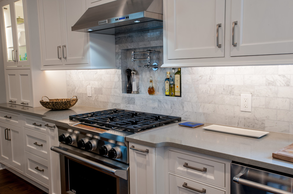 Kitchen - transitional kitchen idea