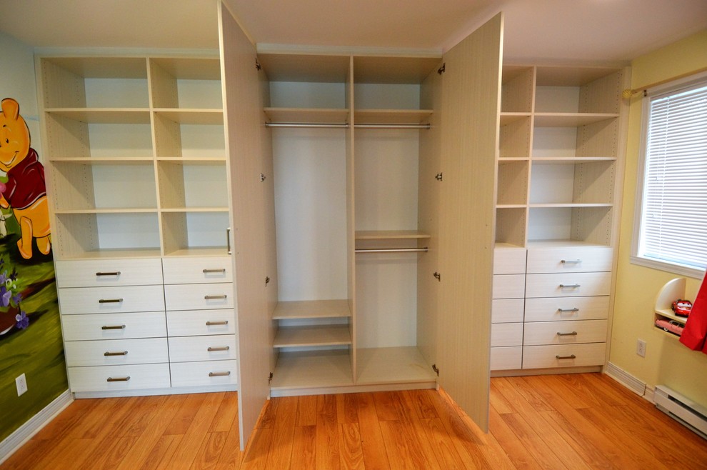 Closet - transitional closet idea in Montreal