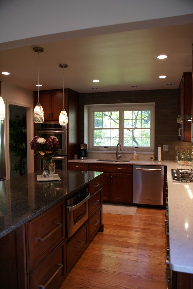 Example of a transitional kitchen design in St Louis