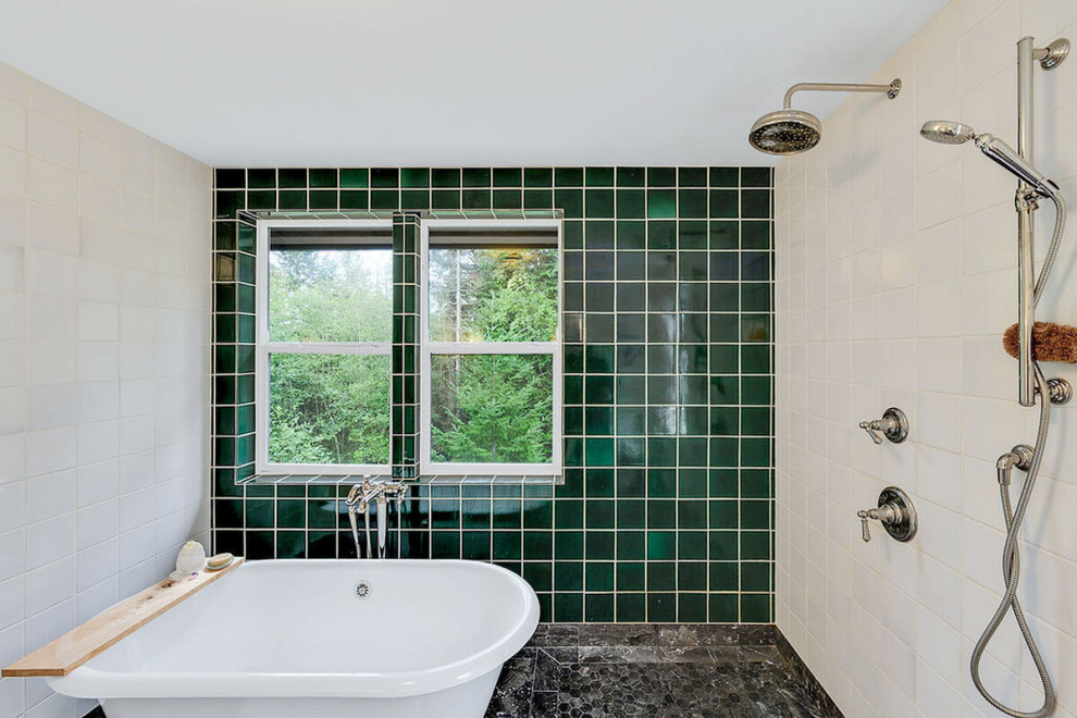 Idéer för att renovera ett retro badrum, med grön kakel och keramikplattor