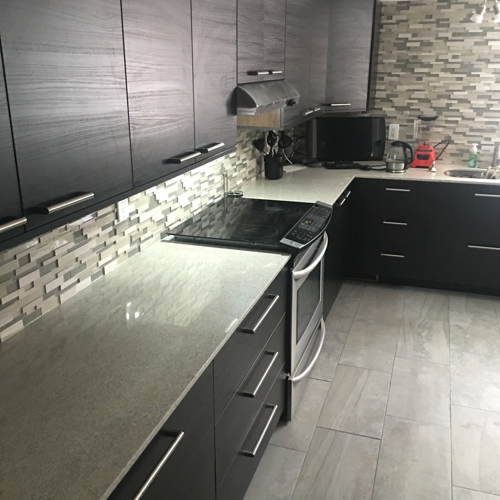 This is an example of a mid-sized contemporary u-shaped eat-in kitchen in Ottawa with an undermount sink, flat-panel cabinets, dark wood cabinets, quartz benchtops, beige splashback, stone tile splashback, stainless steel appliances, porcelain floors, with island and beige floor.