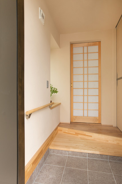 和の寛ぎを取り入れた平屋風の家 japones-entrada