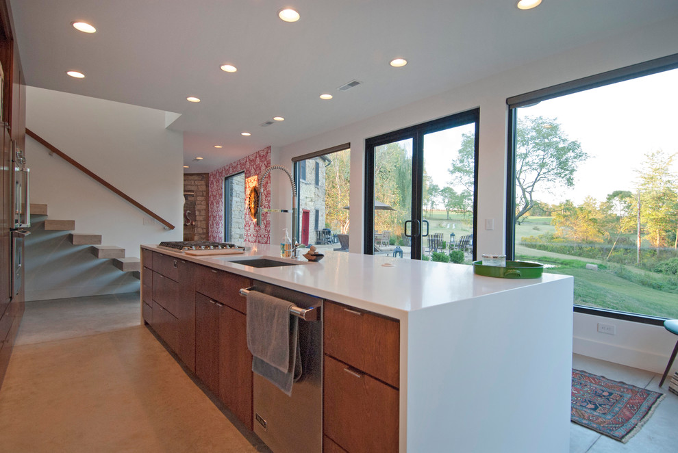 Transitional home design photo in Columbus