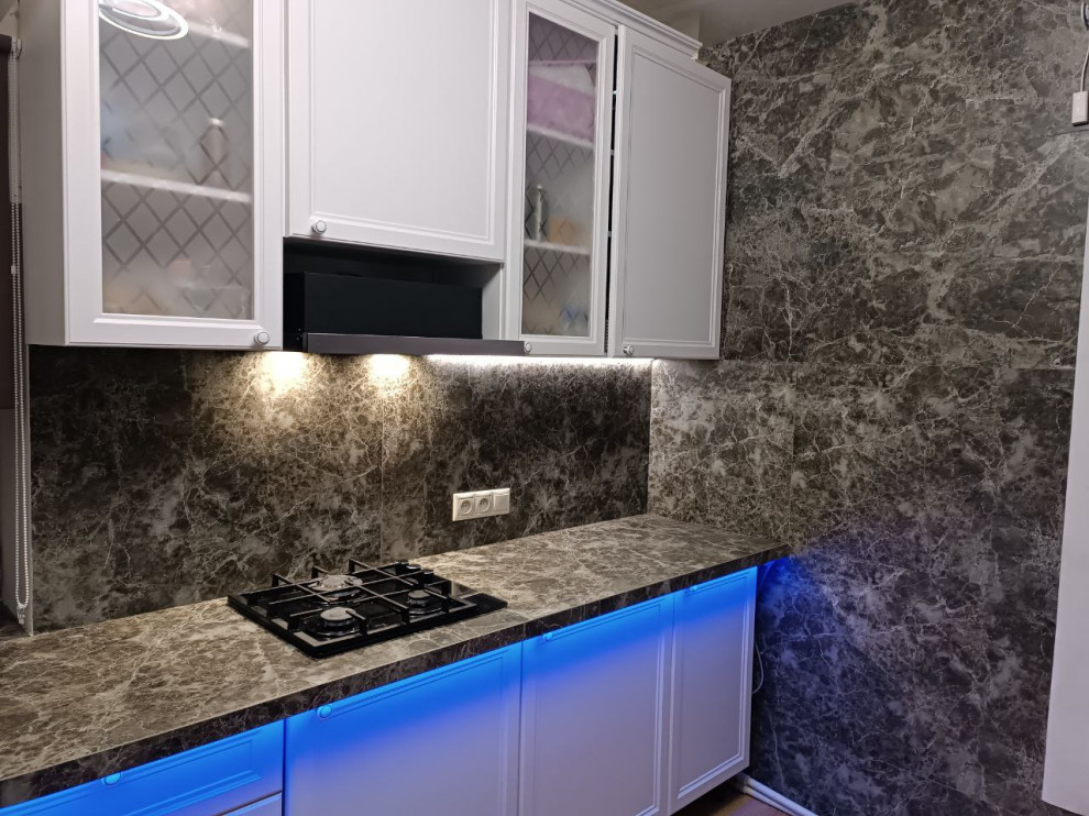 Неоклассика с современными акцентами / Каменная текстура / Эффектная подсветка