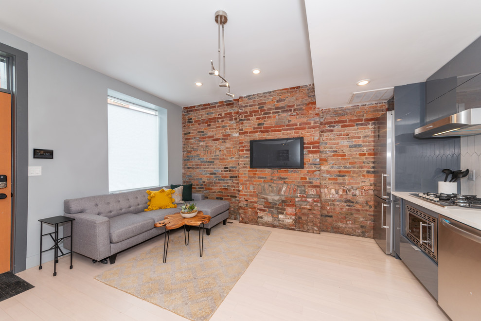 Transitional home design photo in Cincinnati