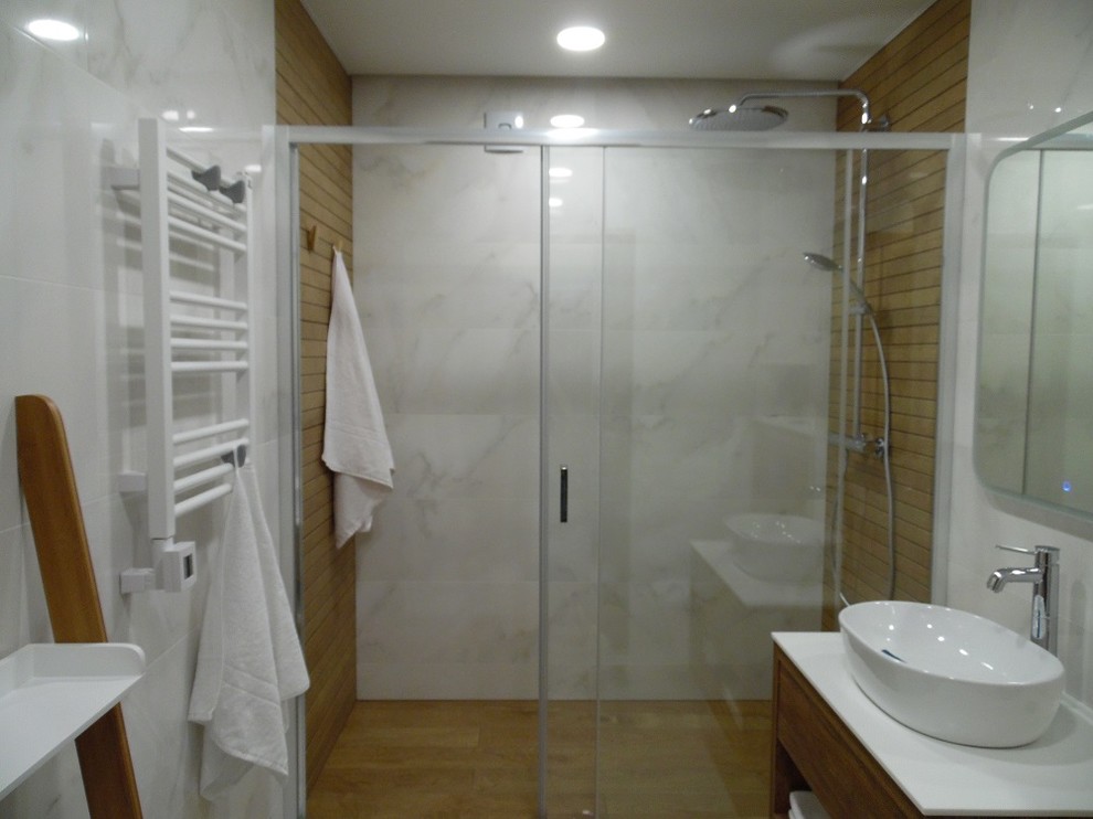 Inspiration for a medium sized contemporary bathroom in Novosibirsk.