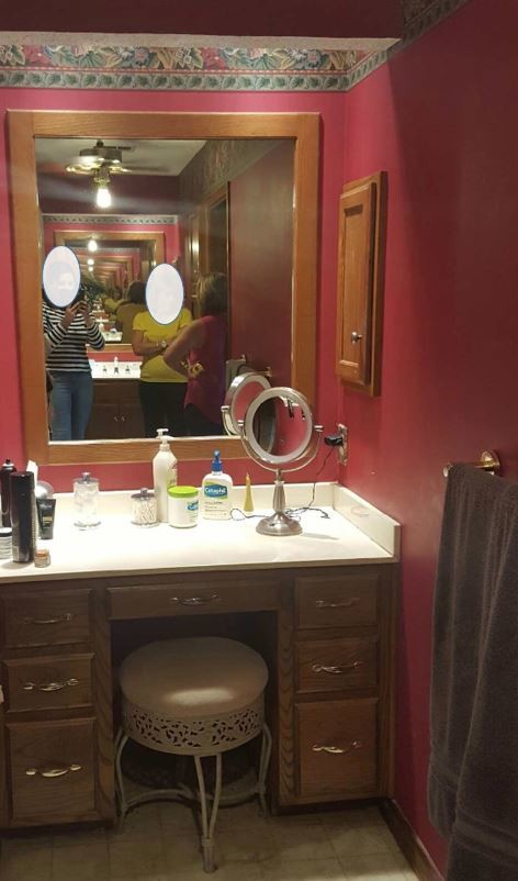 Transitional bathroom photo in Austin