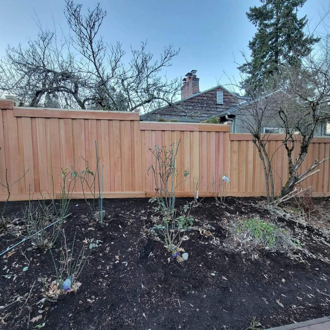 Privacy fence overlapped with clear cedar with metal post