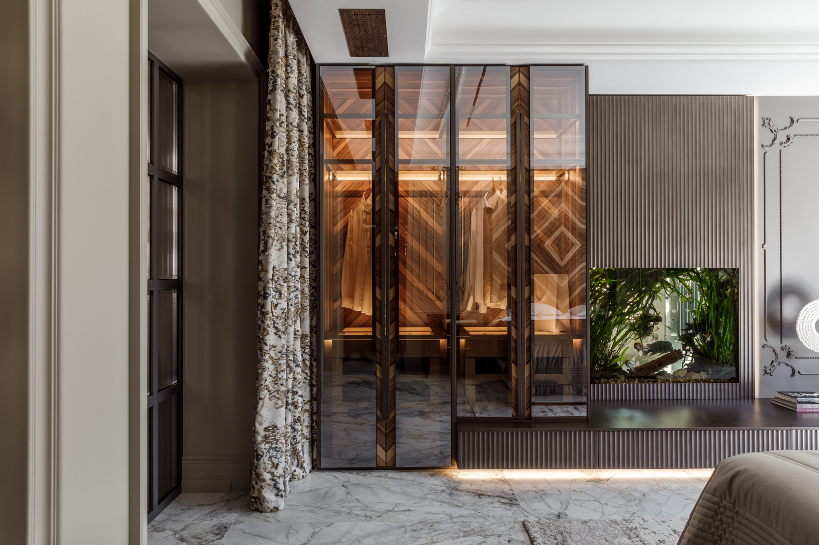 Мебель для мастер-спальни загородного дома