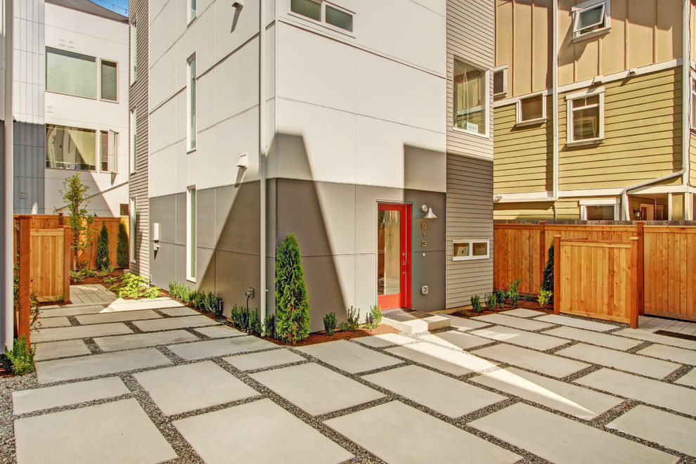 Inspiration for a small modern courtyard driveway in Seattle.