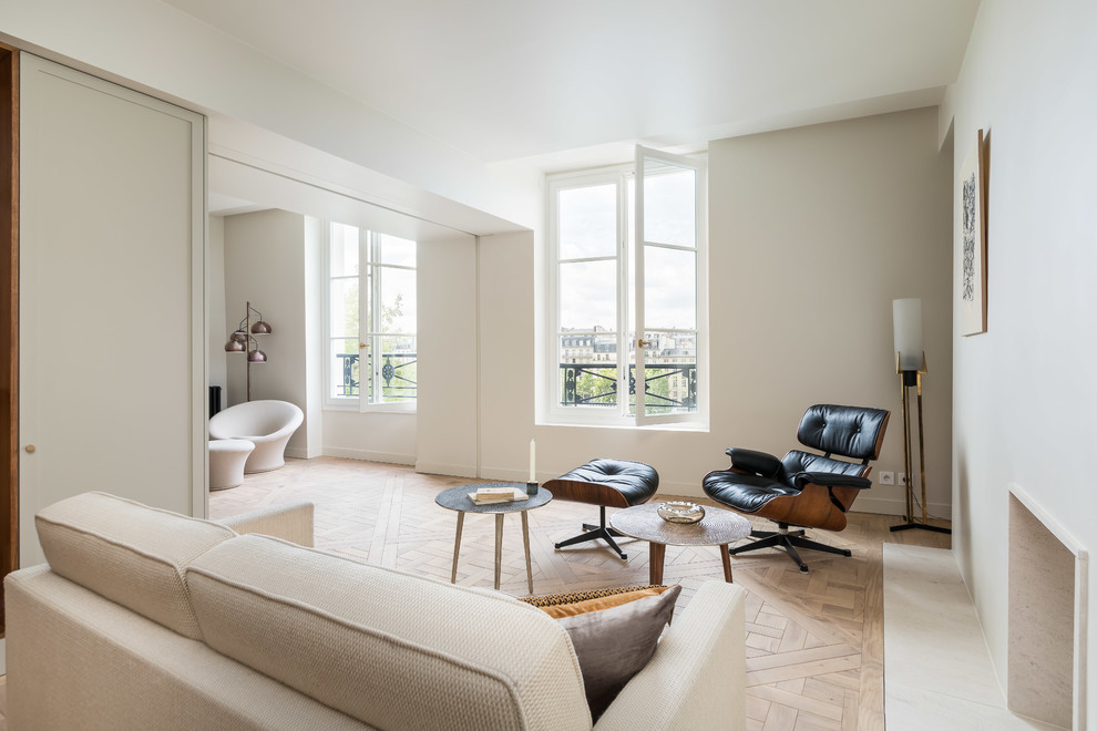 Photo of a contemporary living room in Paris.