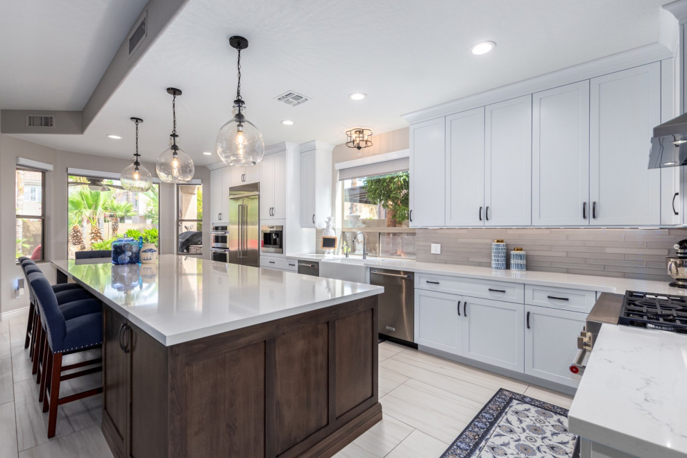 Transitional kitchen photo in Phoenix