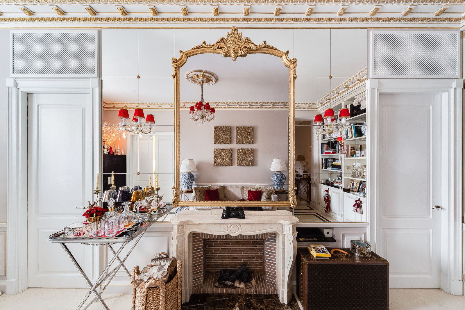 Зеркальный телевизор в итальянском багете.