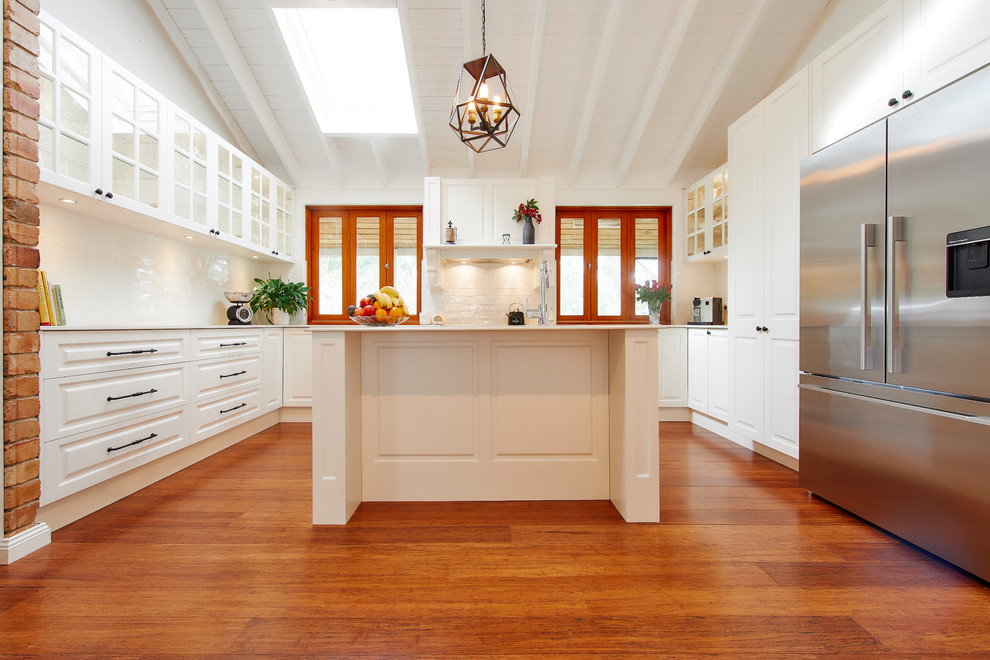 Design ideas for a transitional kitchen in Newcastle - Maitland.