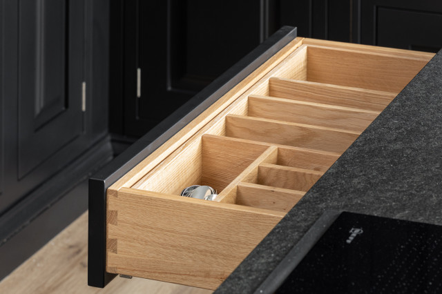 All Black Kitchen klassisch-kueche