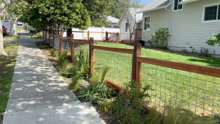 Designed and built a hog wire fence inspired by other designs on here :  r/landscaping