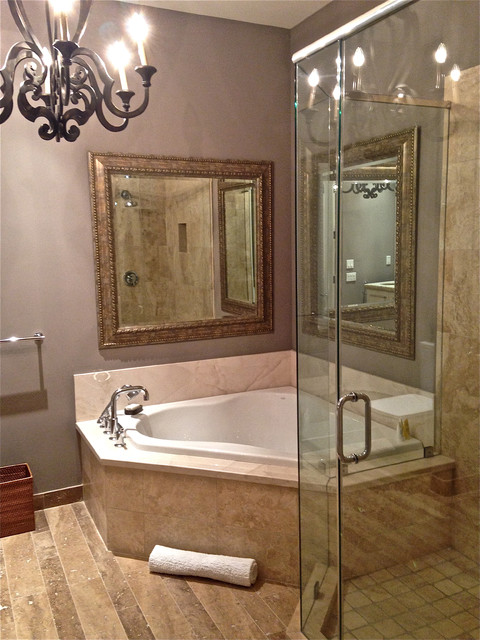 Quisana Residence transitional-bathroom