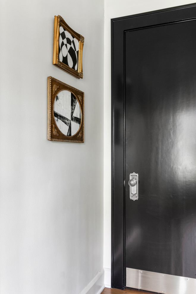 Transitional home design photo in Indianapolis