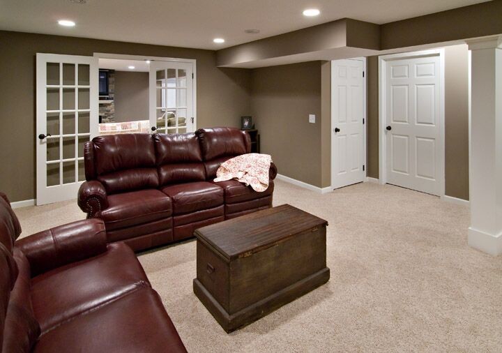 Inspiration for a transitional basement remodel in Charleston
