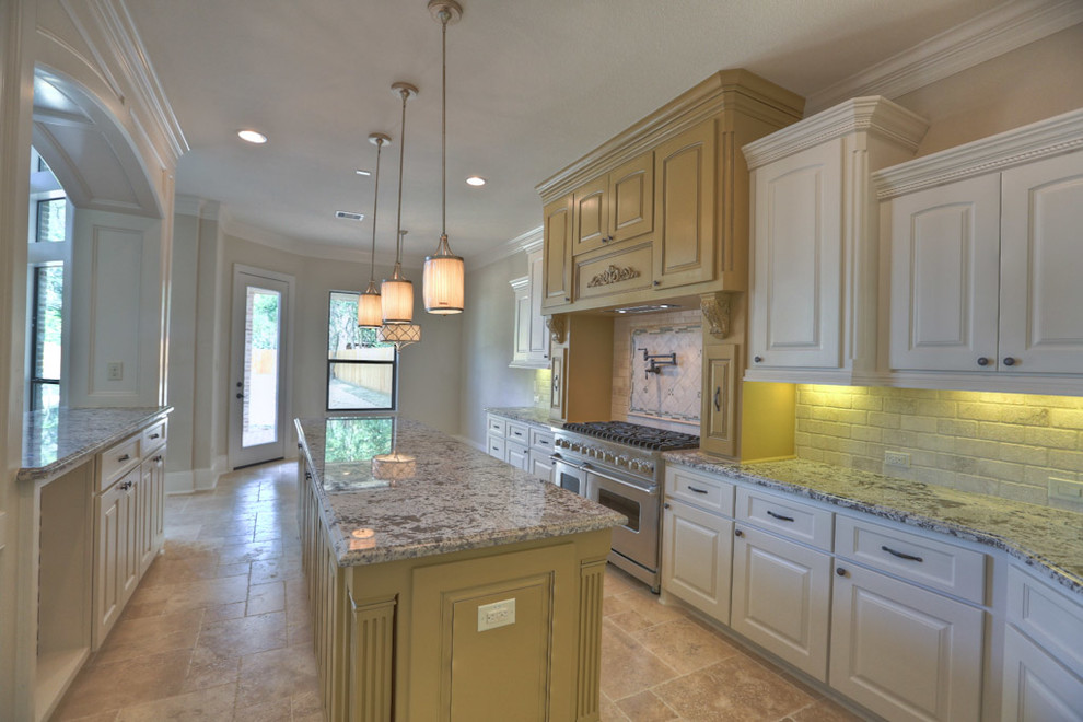 Inspiration for a transitional kitchen remodel in Houston