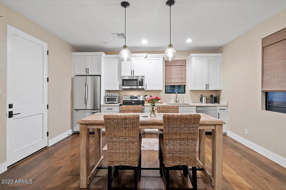 Transitional kitchen photo in Phoenix
