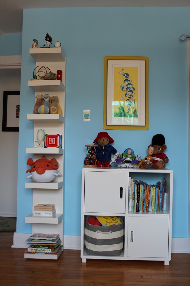 Inspiration for a contemporary kids' room in Chicago.