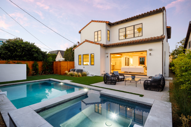 Contemporary Spanish in Beverly Hills mediterraneo-piscina