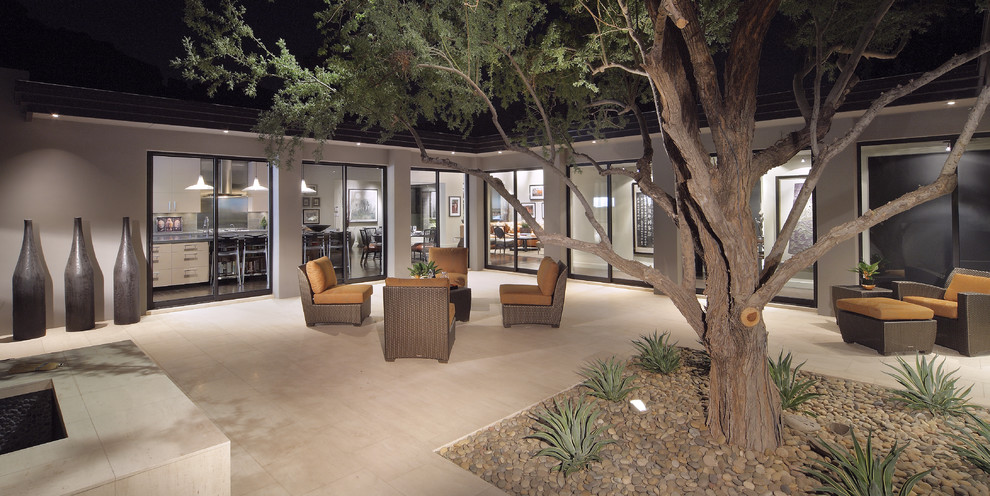 Design ideas for a contemporary courtyard patio in Phoenix.