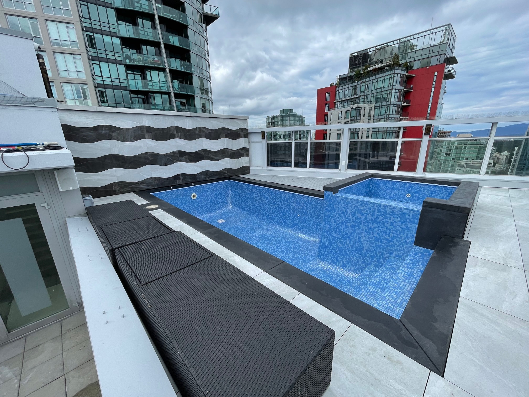 Home design - modern home design idea in Vancouver