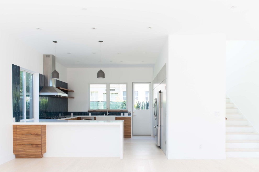 Inspiration for a modern home design remodel in San Francisco