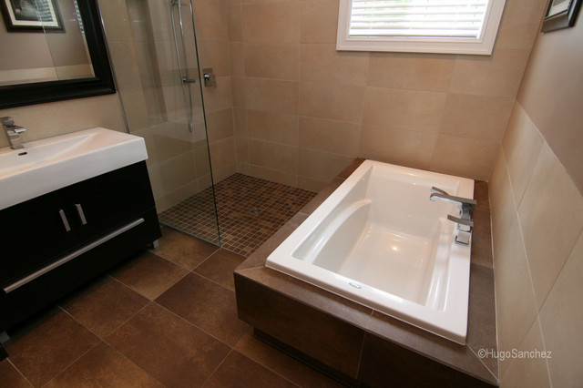Wide Shower Bath Mountain Vacation Home