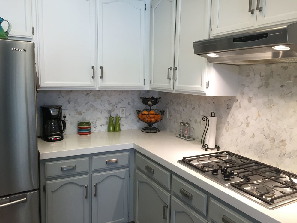 Beach style porcelain tile eat-in kitchen photo with recessed-panel cabinets, gray cabinets, quartz countertops and white backsplash