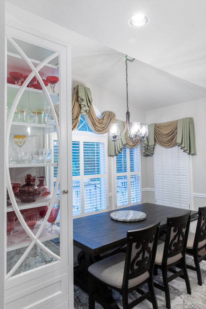 Inspiration for a transitional home design remodel in Atlanta