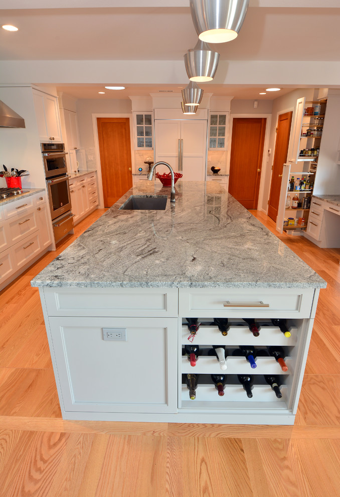 Transitional kitchen photo in Seattle