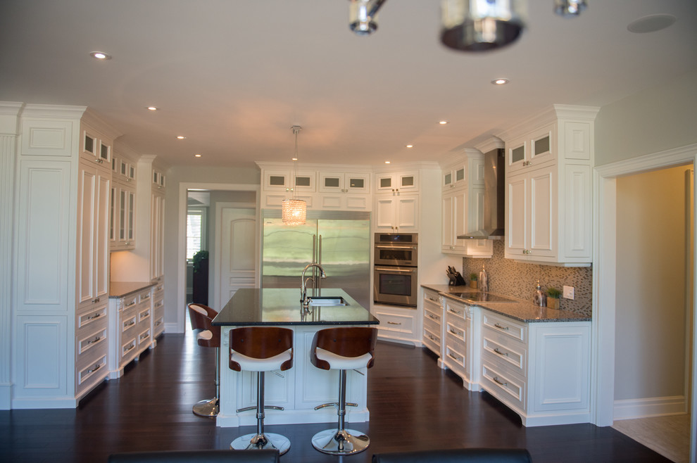 Example of a transitional kitchen design in Toronto