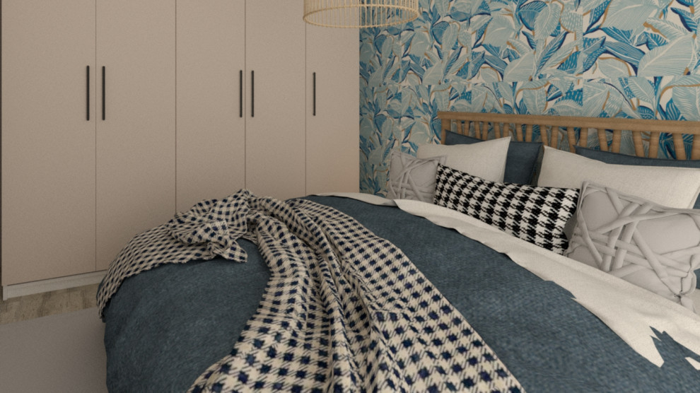Ejemplo de dormitorio principal mediterráneo pequeño sin chimenea con paredes azules, suelo de madera clara, suelo blanco y papel pintado