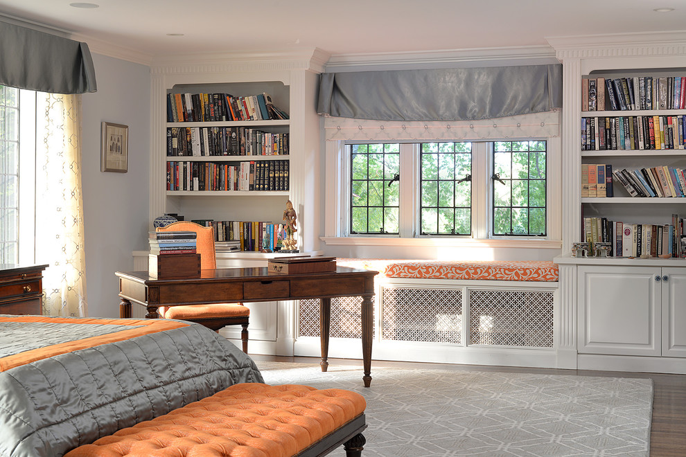 Example of a large transitional home design design in Atlanta