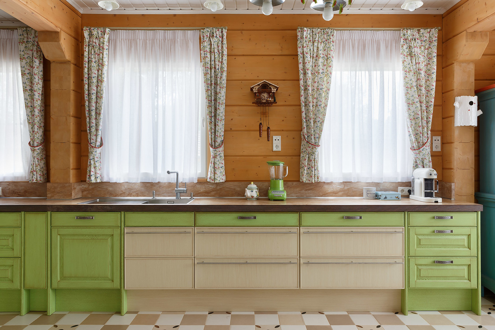 Гармоничный интерьер в традициях русского стиля.