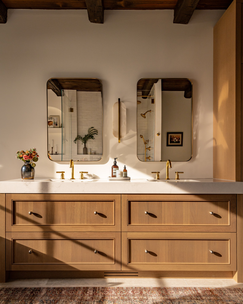 Inspiration for a rustic bathroom remodel in Ottawa