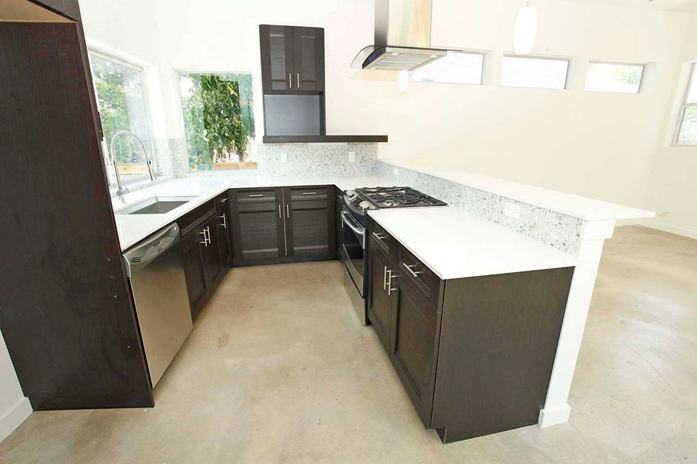 Example of a transitional kitchen design in Austin