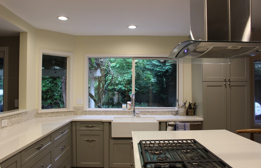Example of a mid-sized transitional u-shaped dark wood floor eat-in kitchen design in Seattle with a farmhouse sink, shaker cabinets, gray cabinets, quartzite countertops, gray backsplash, stone tile backsplash, stainless steel appliances and an island