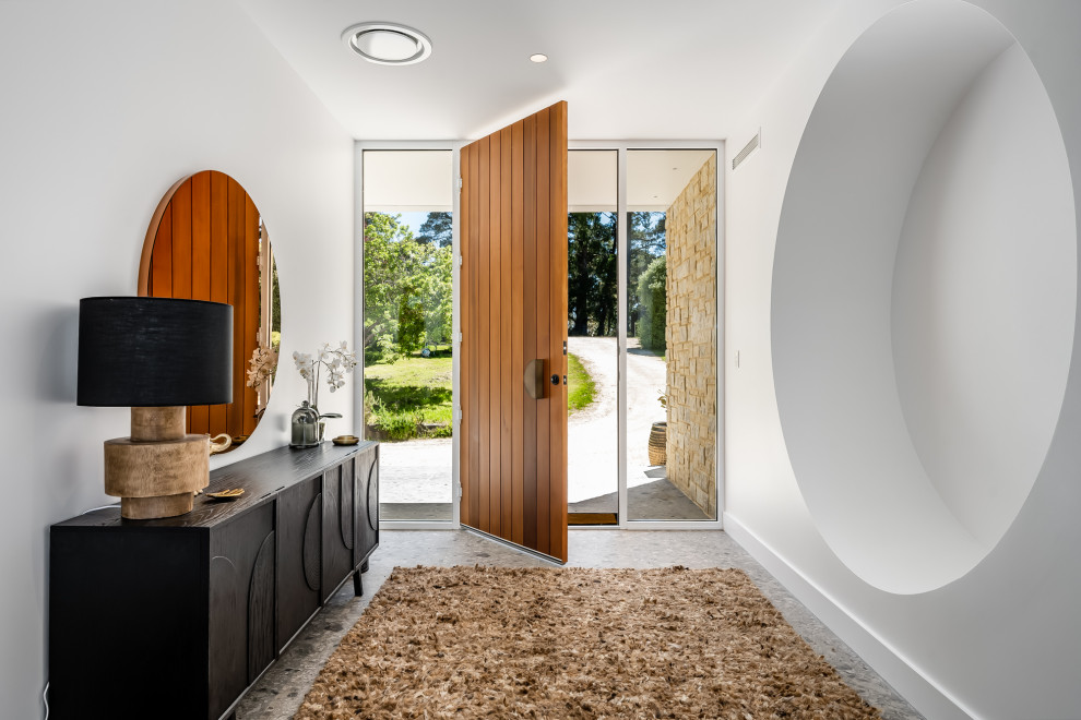 Design ideas for a midcentury entryway in Adelaide.